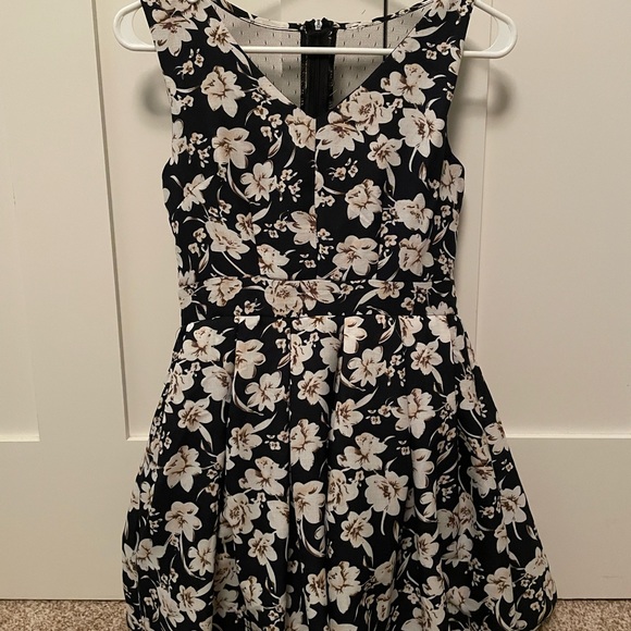 Dress small - Picture 1 of 2